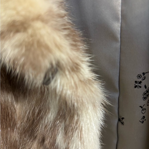 Vintage Mink Cape - Picture 9 of 10